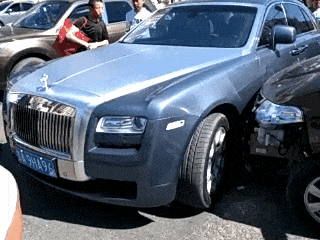 |搞笑GIF趣图:豪车杀手的称号,果然不是白给的!