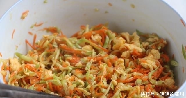 天热别蒸包子，教你懒人吃法，卷一卷8分钟出锅，早餐上桌准吃光