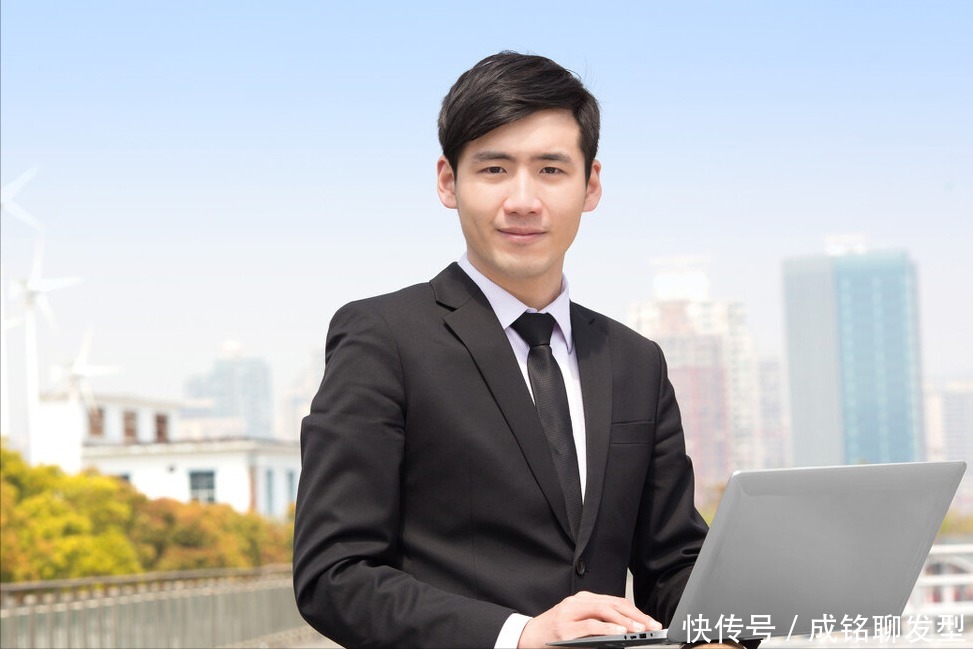 男人|男人“大背头”还是“有刘海”好看，看这三个部位，额头才是重点