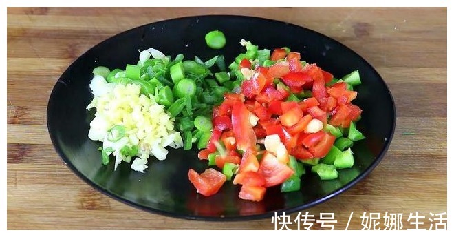 豆腐丁|1块豆腐,4个鸡蛋,独特吃法,一上桌就抢吃光,快试试吧