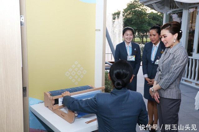 苏提达又穿长裤长袖亮相，警告诗妮娜不要穿得太清凉