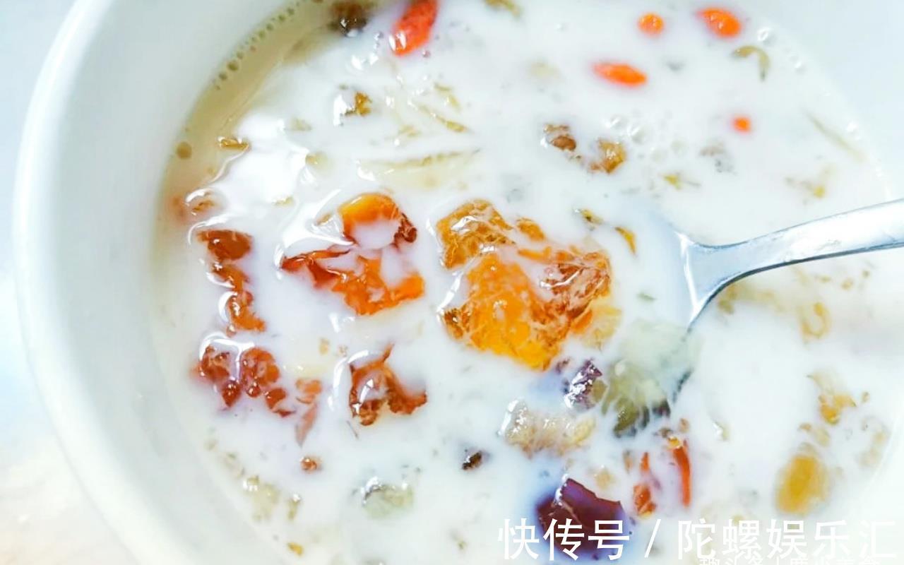 美颜|小暑，女性要多喝此碗“平民燕窝”，隔三差五吃，美颜补水又滋润