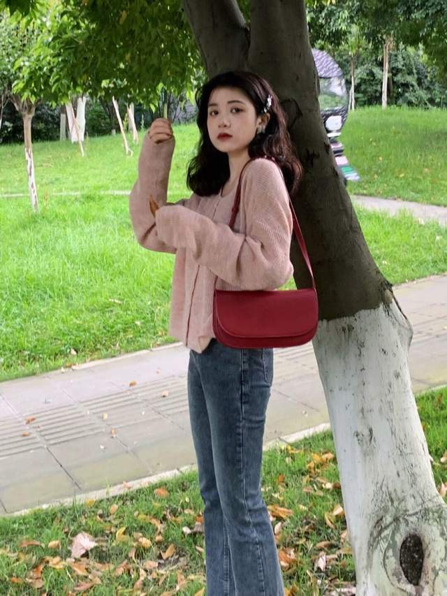 秋天|早秋的甜酷穿搭!针织开衫+牛仔裙,简约大方不做作,优雅又洋气