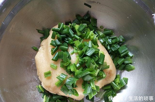 别再冷落家中烤箱了,教你新手版葱油桃酥,酥得掉渣,满屋飘香