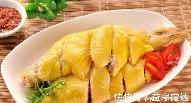 大厨教你在家做白切鸡，皮脆肉嫩，一吃停不下来，做法其它也不难