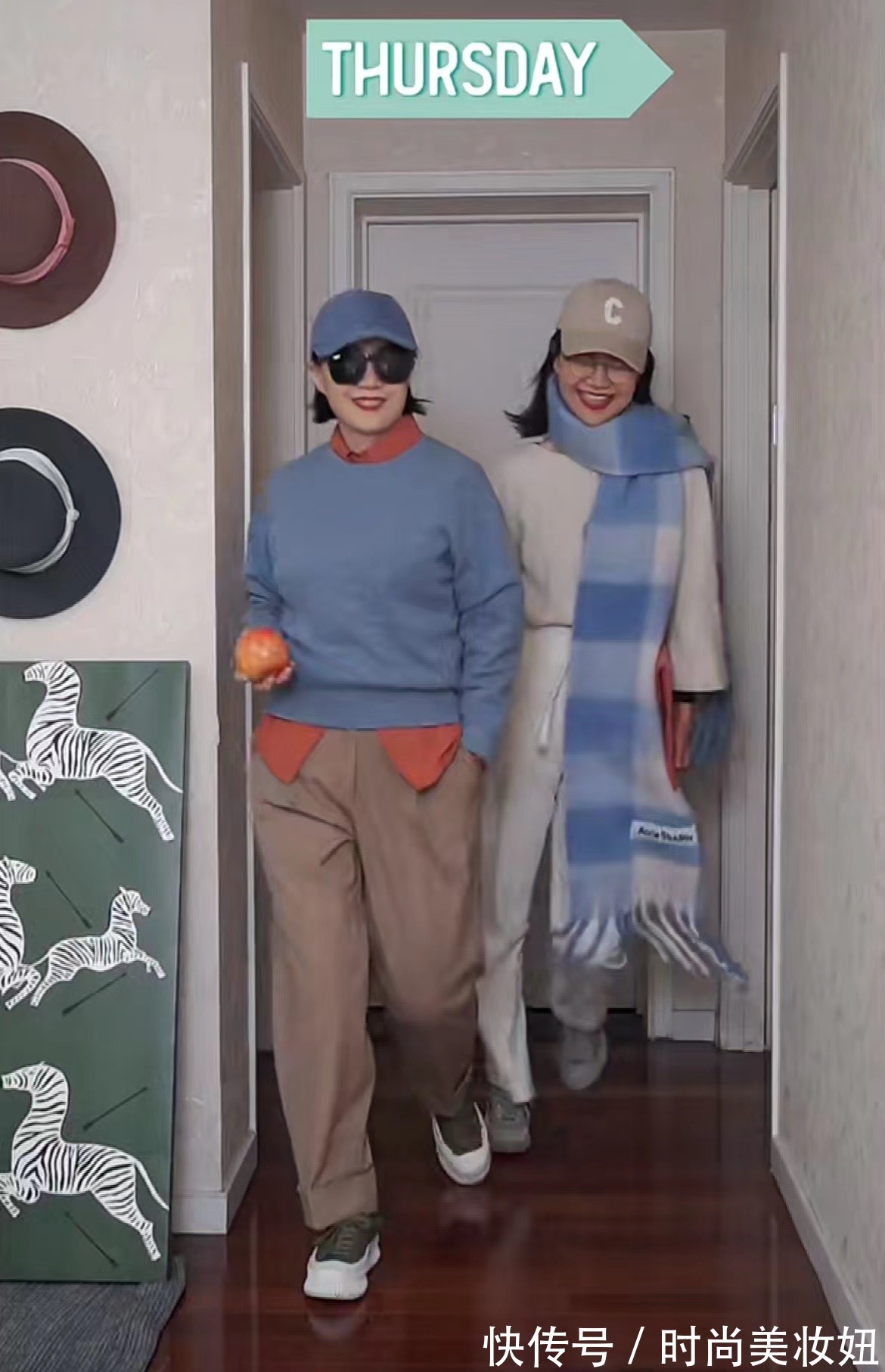 母女 “母女”穿搭不仅只有三木,这对母女也靠穿搭火了,气质高级优雅