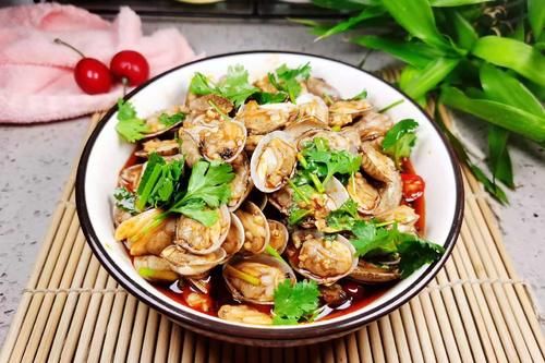 食用盐|夏天吃花甲，教你1个新吃法，不炖不炒，简单易学，家人都说好吃