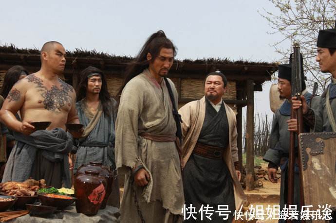 梁山|水浒传中,林冲真的很懦弱吗其实他的狠,梁山无人能比