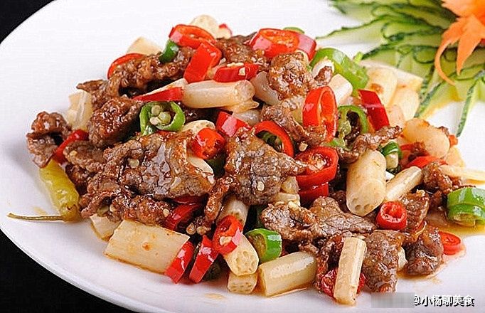 炒牛肉时，别再只会加料酒了，加点“它”，牛肉嫩滑入味不粘锅