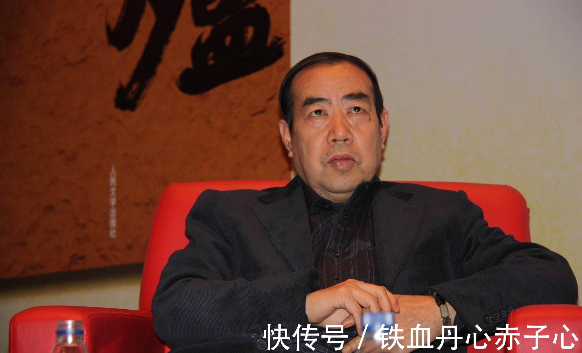 贾平凹$贾平凹的“凹”字,到底是读“ao”还是“wa”,很多人傻傻分不清