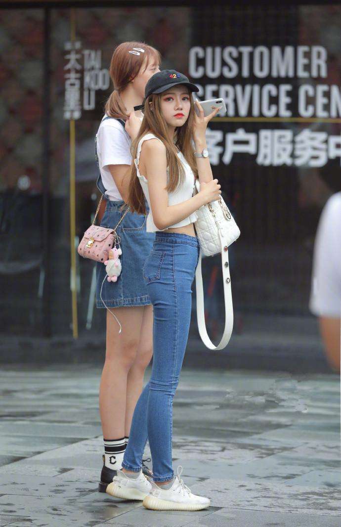牛仔|迷人靓丽的美女街拍清纯迷人的美女,展现完美身材