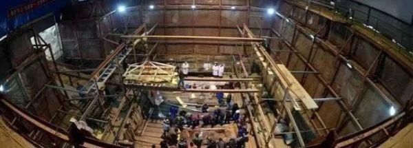 湖边发现皇帝墓,盗洞15米,专家再挖5公分,1吨黄金就没有了