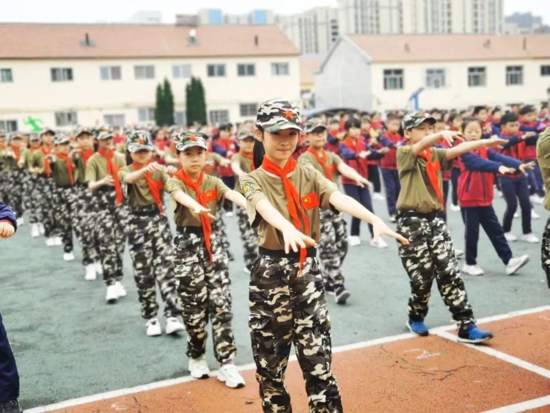 集体舞、队列队形、知识竞赛……我市部分学校精彩活动引导学生爱党爱国健康成长！|校园动态| 师生们