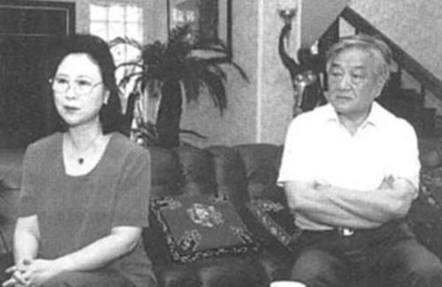 袁行恕|“师生恋”意外怀孕,想打掉却发现是龙凤胎,女儿如今“家喻户晓”