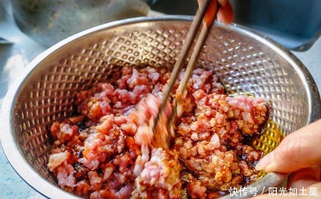 可惜|调饺子馅,多加1味料,味道倍儿棒,但有好多人却不知,可惜了!