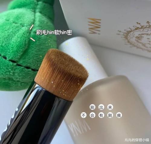 你化妆卡粉吗？其实关键在这两点，今天给你解决