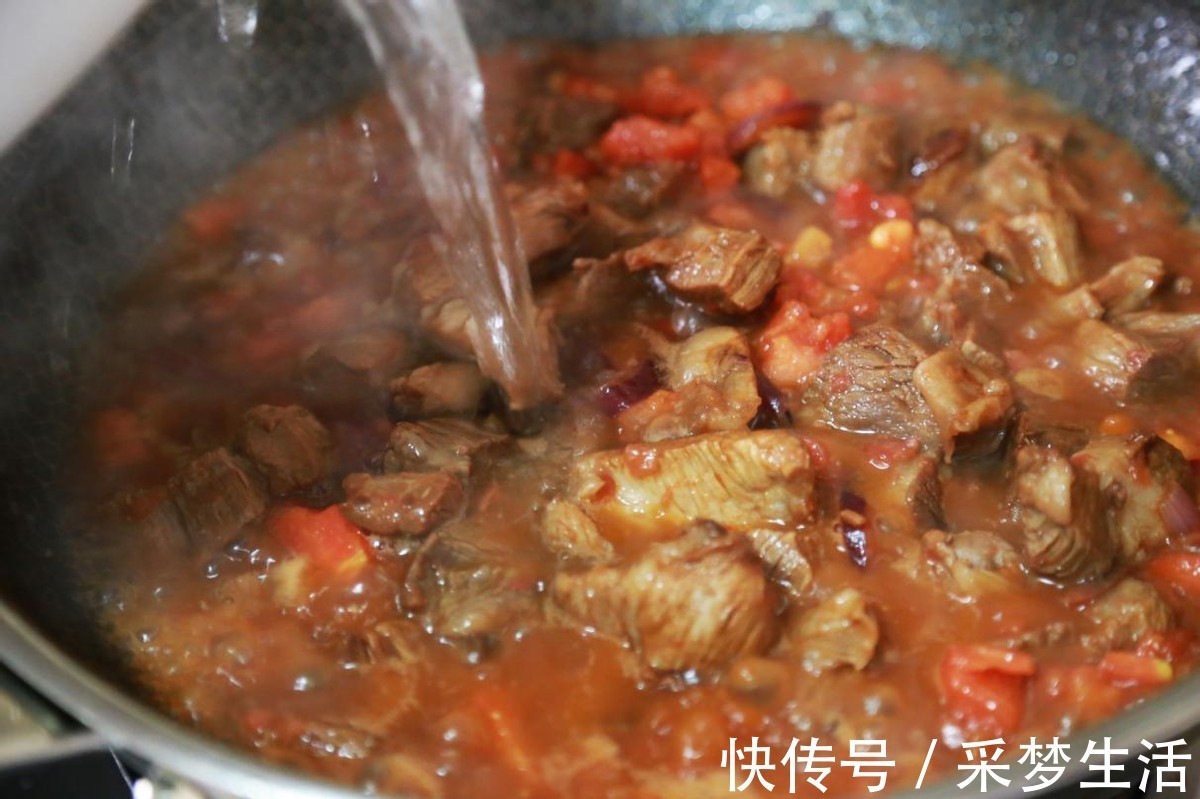 拌饭|番茄土豆完美配合，香浓美味的牛肉汤，上桌就吃光