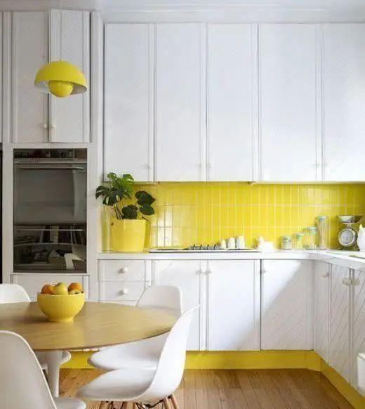 装修|厨房装修可别忽略了!灶台与吊柜中间贴层瓷砖做后挡板,太实用