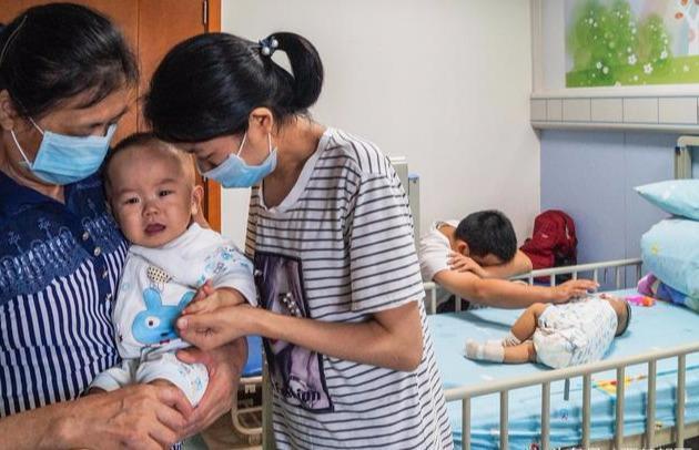 冬冬|吃1次等于吃6个塑料袋,5岁男娃一年没长个,全因3种“毒早餐”