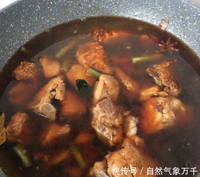 酸豆角烧排骨,香气扑鼻,一点都不油腻!