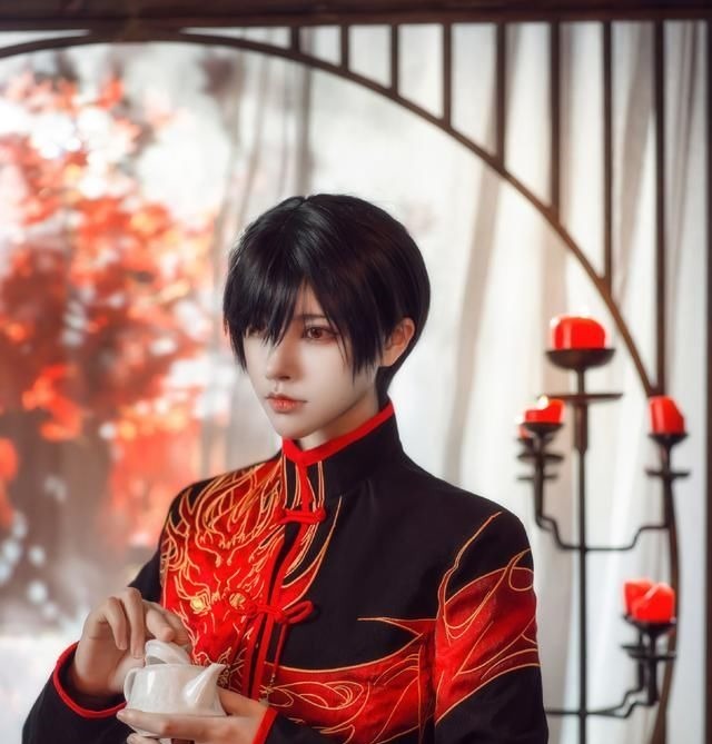 古董|言生cos《哑舍》老板,红眼睛长头发,感觉青春又回来了