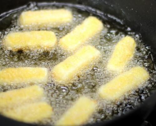 分享|炸好的鲜奶块，今天就为大家分享一个颜值超高超好吃，竟然还有人这样吃牛奶