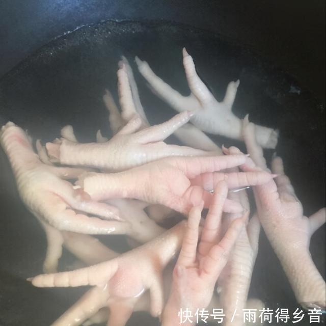 出新|广式早茶的经典之作,鸡爪也能吃出新高度,全靠这一手烹饪技巧!