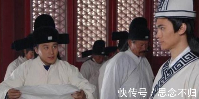 大臣|明朝皇帝出上联日在东,月在西,天生成明字,大臣对下联恐慌!