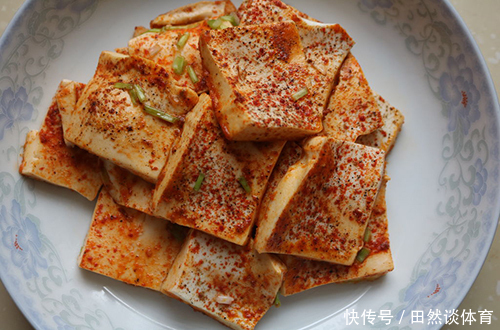 简单|小摊上的“香煎豆腐”,营养丰富,制作简单,5块钱做一锅不够吃