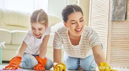 妈妈|7岁双胞胎出生后就未穿过衣服,邻居上门质问,宝妈含泪说出原因