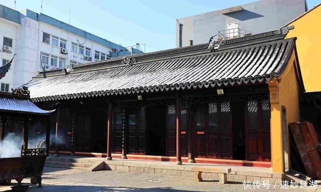 苏州千年城隍庙，建于周瑜故居上，香火旺盛没门票