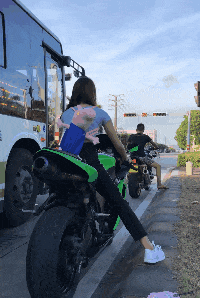 |搞笑GIF段子:姑娘你说实话 你这手速究竟是怎么炼成的