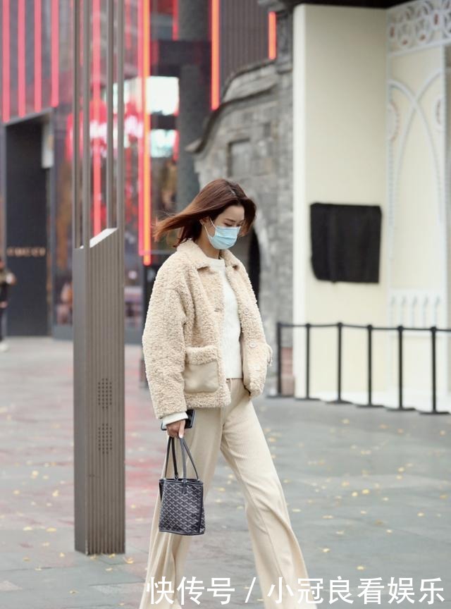 今年冬天的保暖穿搭,少不了一件摇粒绒外套,轻轻松松时髦加倍