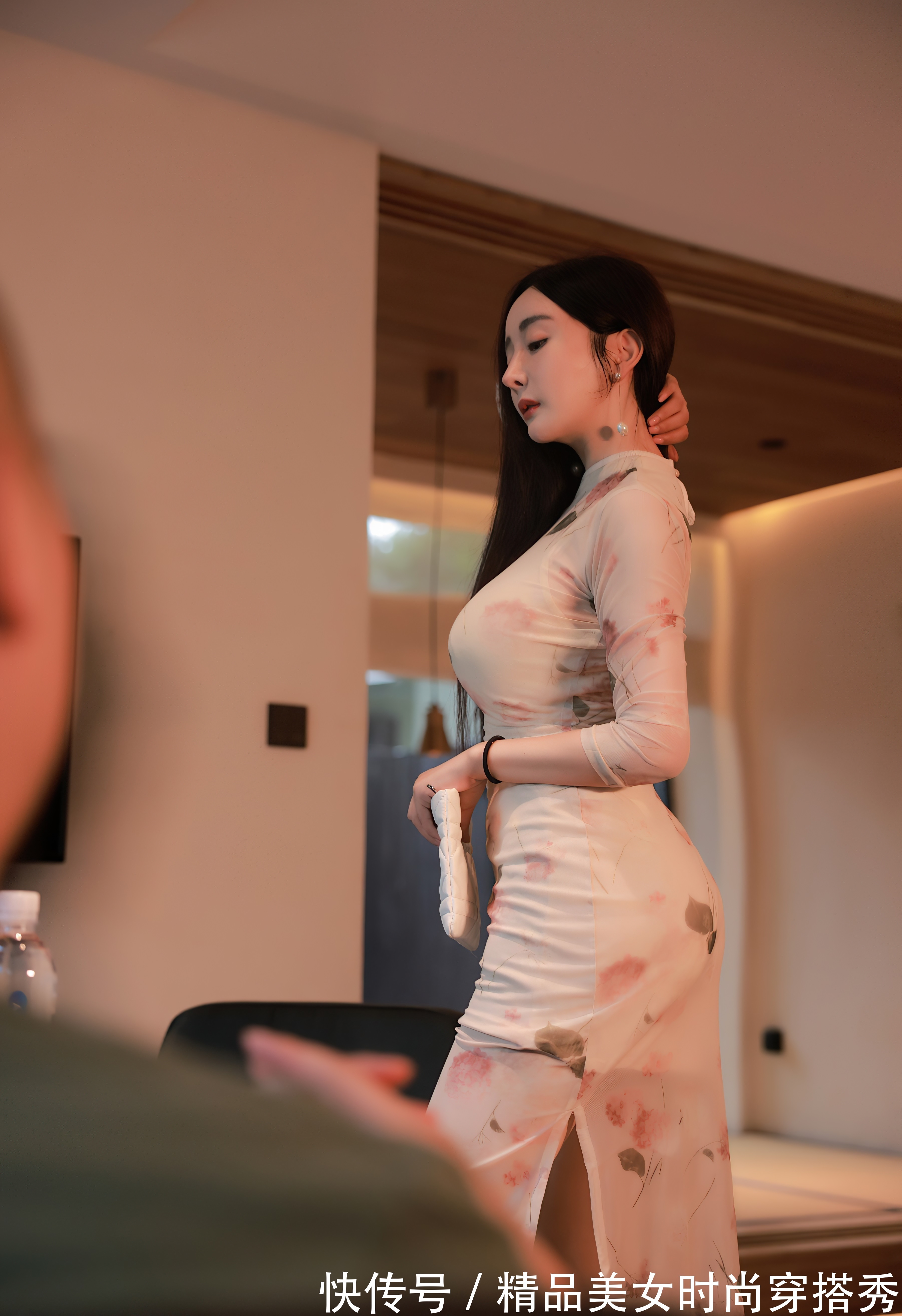 知性 集聚复古与时尚的连衣裙,知性优雅,搭配一双高跟鞋,温柔有气质