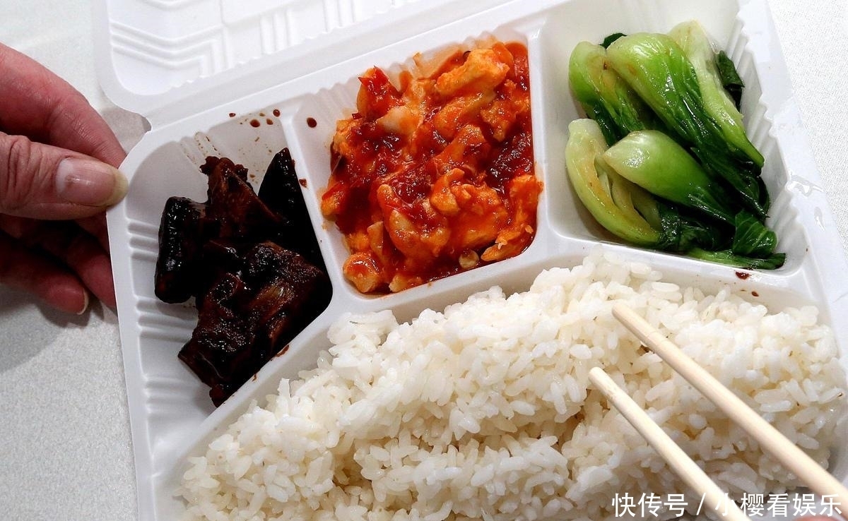 超市的便当是如何被制作的呢?没想到一盒便当,经历了多道关卡