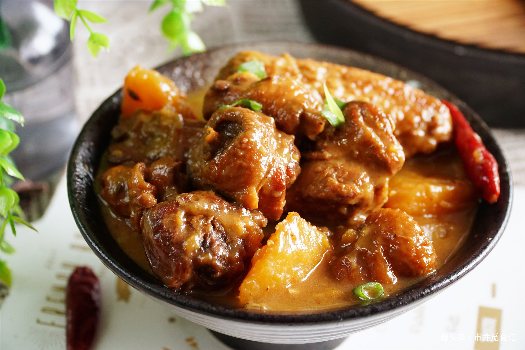 下班回家做了3个菜，成本上百元，2人吃到撑，媳妇说胖死也愿意