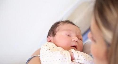 产妇|产后这4个“第一次”,产妇要尽量把握好时间,可不能大意