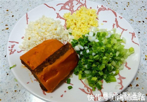 白菜|五花肉不要炒着吃，厨娘教你新吃法，口感肥而不腻，麻辣又开胃！