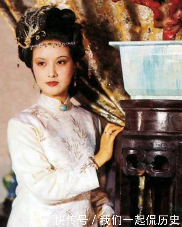 王夫人|解读《红楼梦》:王熙凤嫁给贾琏,是门当户对还是高攀高嫁了?