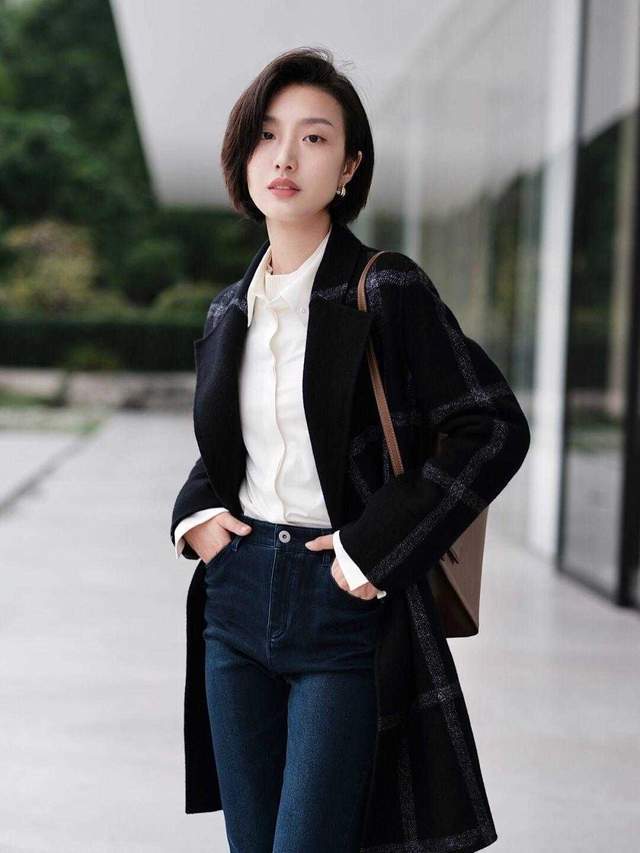 毛衣|中长款大衣的搭配指南,秋冬这样穿百搭又好看,照着穿都不会错