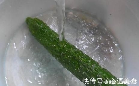 黄瓜别再凉拌了,这样做清爽适口,又当菜又当饭!