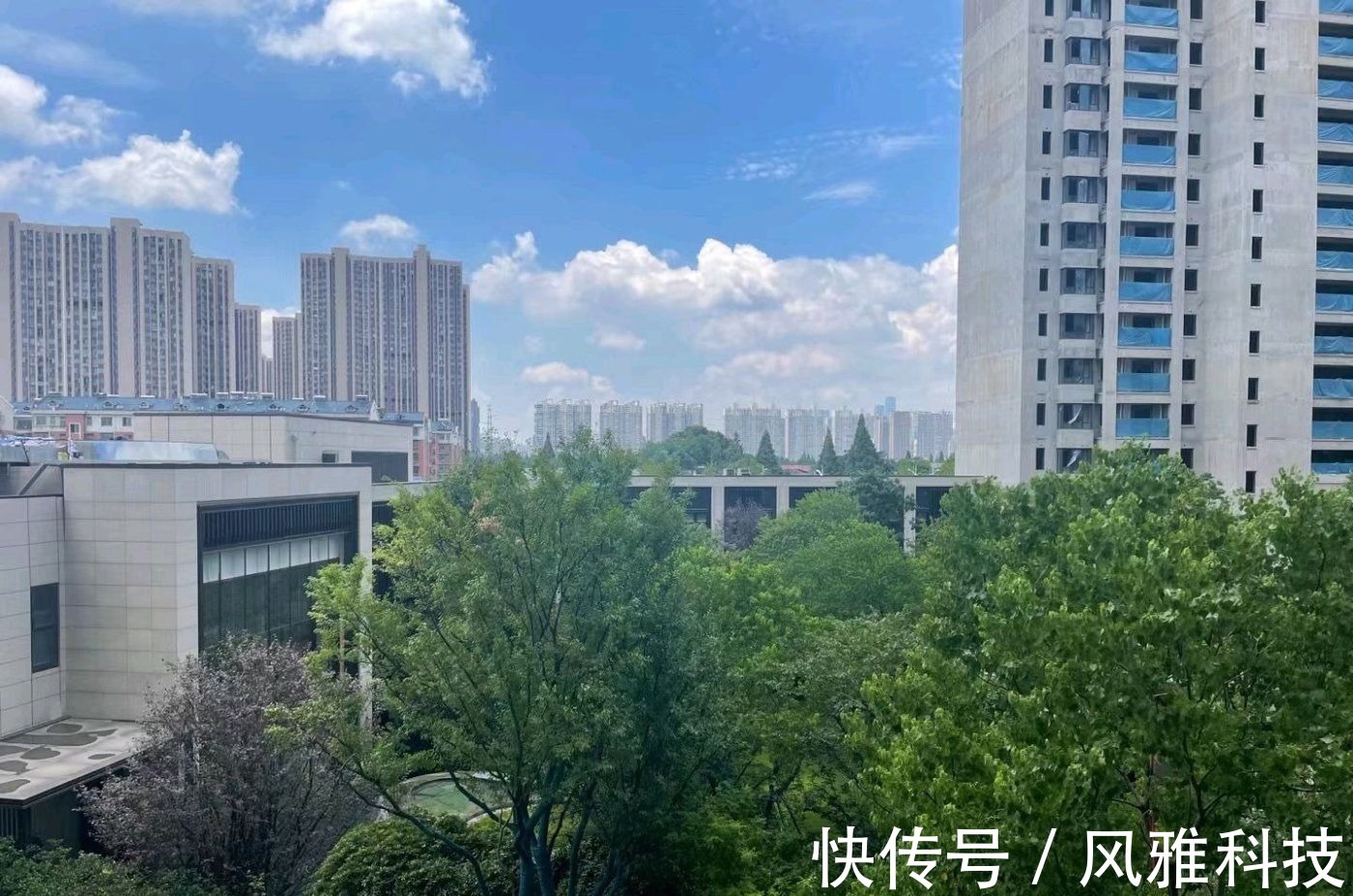 春江天玺|龙湖·春江天玺好不好?置业顾问从项目现场发回新组图