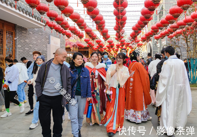 新国潮&长沙洋湖水街新国潮汉服文化节，现场好多汉服小姐姐，太美了