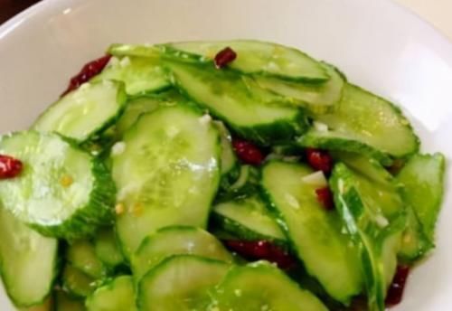 延缓衰老|40岁女性秋天养生坚持吃3种食物，美白护肤，延缓衰老，年轻10岁