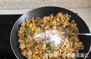 懒人菜谱，咖喱炒饭，做法简单，美味无法停止，5分钟搞定