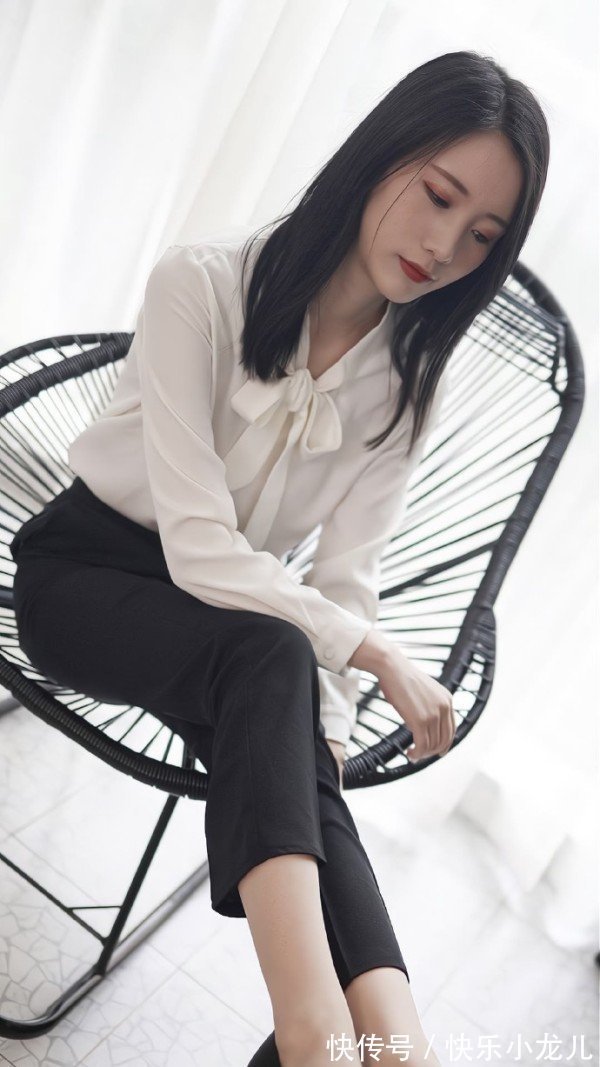 紧身裤 白色衬衫搭配黑色紧身裤职业装突显优雅气质,好美哦