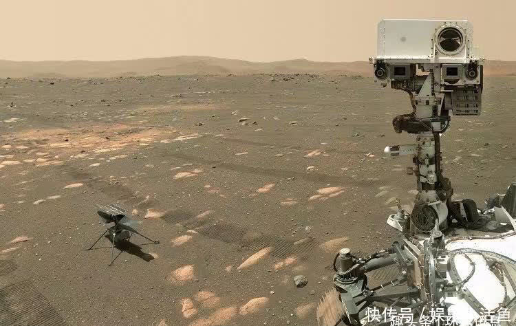 「毅力号」火星车与「机智号」火星直升机自拍合影