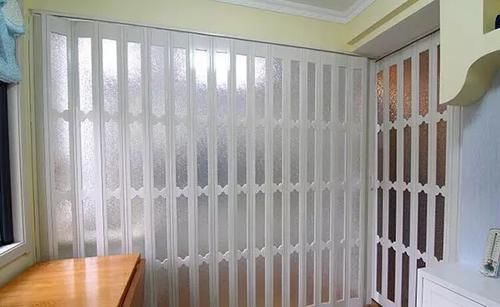 客厅|老婆硬要在客厅里面放上一张床,看到效果后秒懂,真是太聪明了