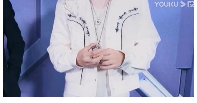 小山桃|街舞小黑屋規(guī)則升級(jí)：王一博雖然不懂女孩心思，送禮物卻難不倒他