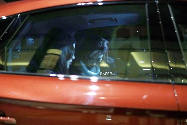 王霏霏孟佳姐姐团综再合体 粉丝笑称先导片及饭拍像极了狗仔偷拍